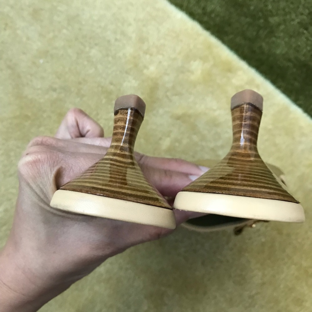 ❌SOLD❌Authentic Louis Vuitton denim kitten heels - Picture 8 of 8